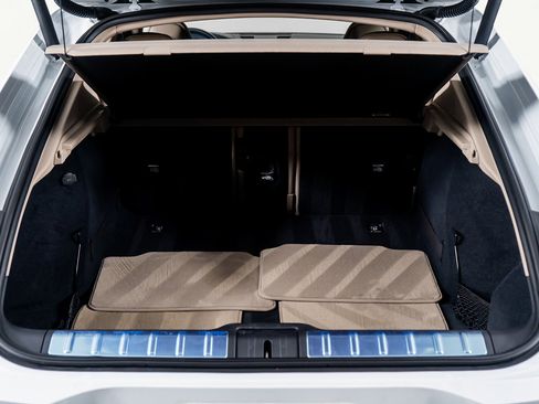 Used 2024 Porsche Panamera 4 w/ Premium Package image 17