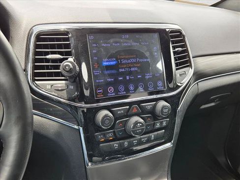 Used 2020 Jeep Grand Cherokee Limited AWD/4WD image 14