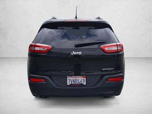 Used 2016 Jeep Cherokee Sport FWD image 7