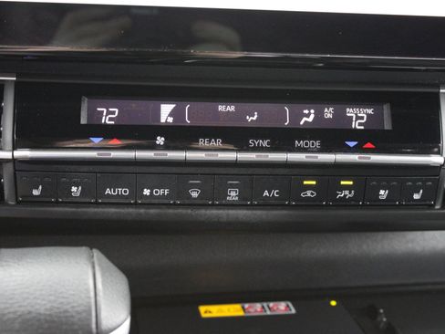 Used 2025 Toyota Sienna XSE w/ XSE Premium Package FWD image 32