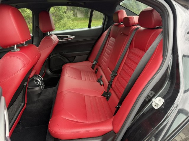 Used 2024 Alfa Romeo Giulia Veloce RWD image 12