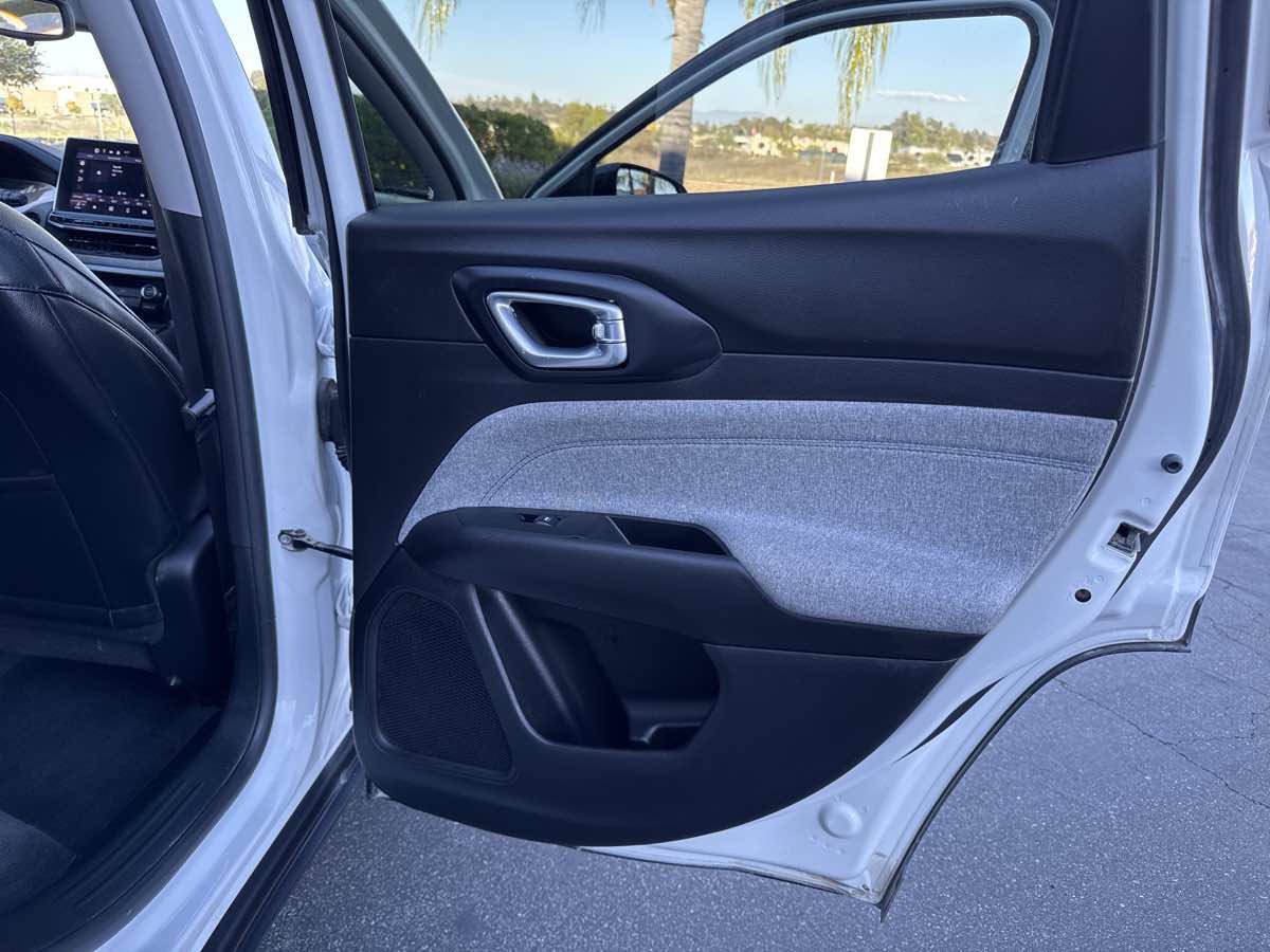 Used 2022 Jeep Compass Latitude FWD image 26