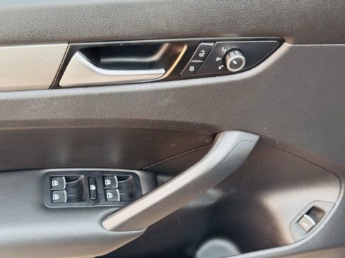 Used 2014 Volkswagen Passat 1.8T S image 16