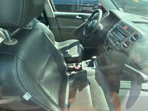 Used 2011 Volkswagen Tiguan S FWD image 6