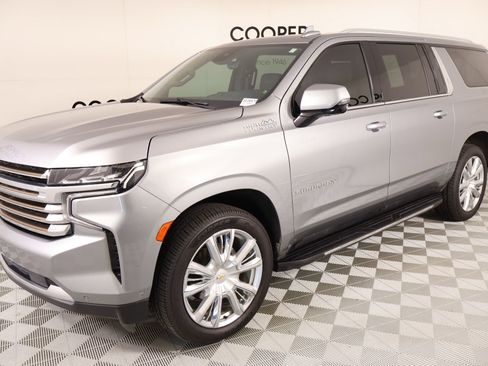 Used 2024 Chevrolet Suburban High Country w/ Advanced Technology Package image 10