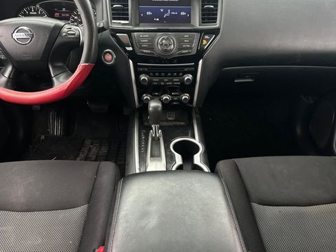Used 2019 Nissan Pathfinder S image 4