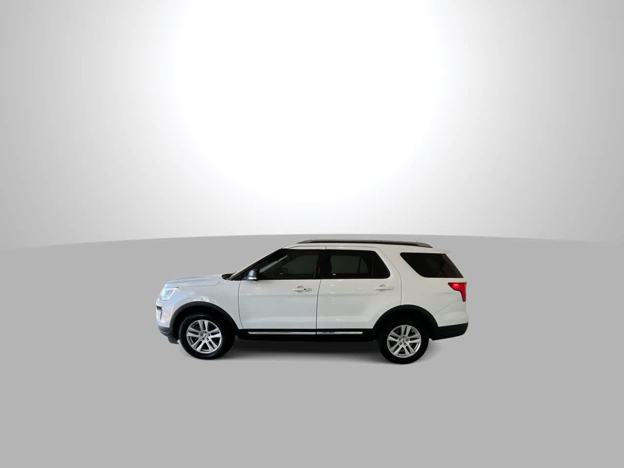 Used 2019 Ford Explorer XLT w/ Equipment Group 201A AWD/4WD image 5