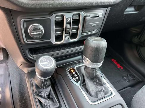 Used 2025 Jeep Gladiator Sport AWD/4WD image 31