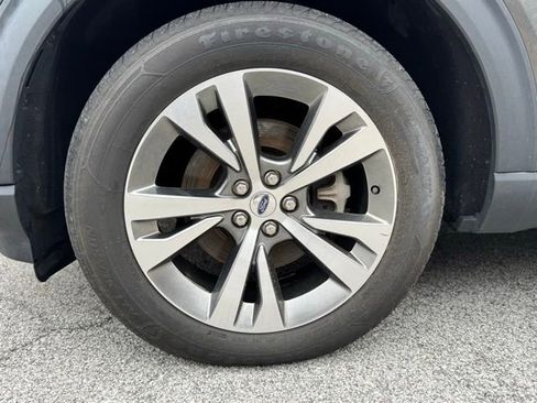 Used 2020 Ford Explorer Platinum w/ Premium Technology Package image 2