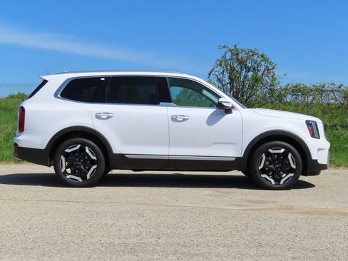 Certified 2025 Kia Telluride S FWD image 2