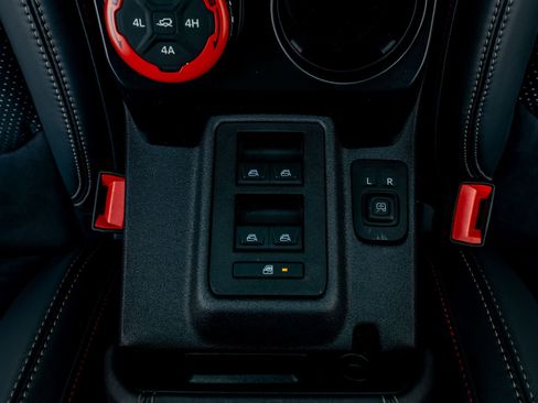 Used 2025 Ford Bronco Raptor AWD/4WD image 29