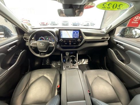 Certified 2022 Toyota Highlander Platinum image 8
