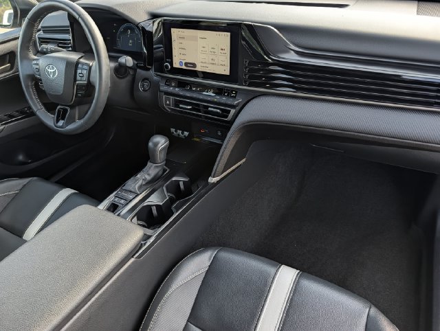 Used 2025 Toyota Camry SE w/ Convenience Package FWD image 33