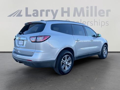 Used 2017 Chevrolet Traverse LT image 5