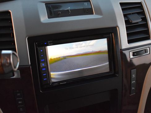 Used 2007 Cadillac Escalade EXT w/ Climate Package image 28