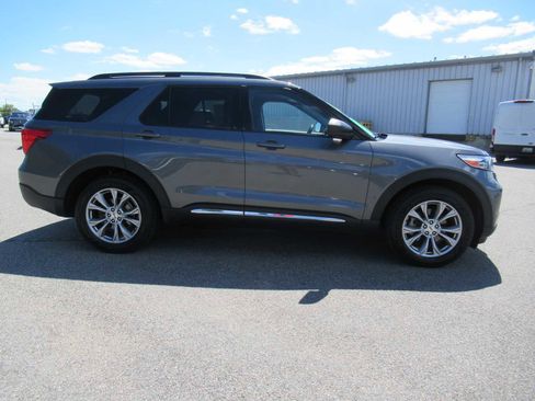 Used 2023 Ford Explorer XLT w/ Equipment Group 202A AWD/4WD image 4