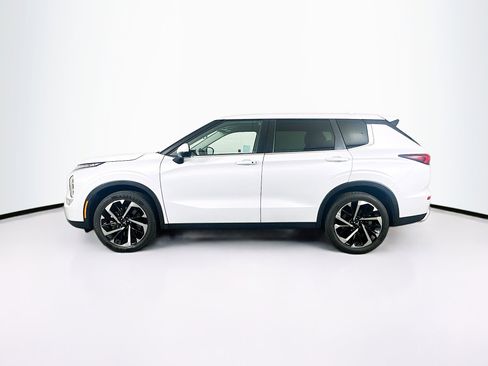 Used 2024 Mitsubishi Outlander SE image 4