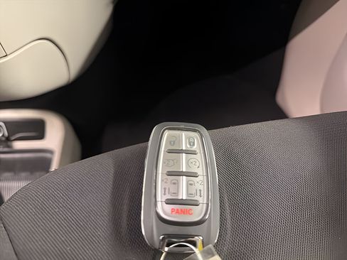 Used 2024 Chrysler Voyager LX FWD image 33
