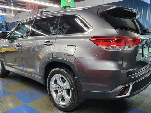 Used 2017 Toyota Highlander Limited image 4