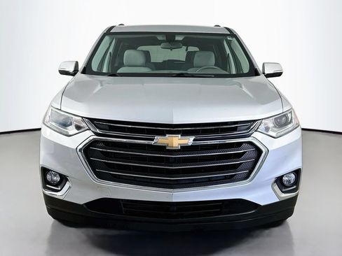 Used 2019 Chevrolet Traverse LT FWD image 2