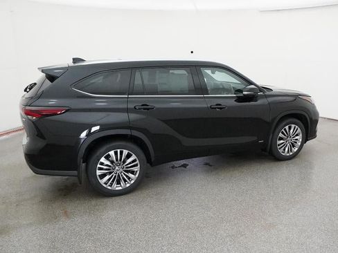 New 2026 Toyota Highlander Platinum AWD/4WD image 10