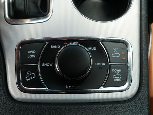 Used 2021 Jeep Grand Cherokee Summit AWD/4WD image 31