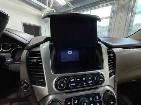 Used 2017 GMC Yukon SLT w/ Premium Edition AWD/4WD image 17