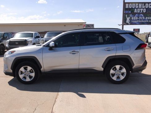 Used 2021 Toyota RAV4 XLE w/ Convenience Package AWD/4WD image 3