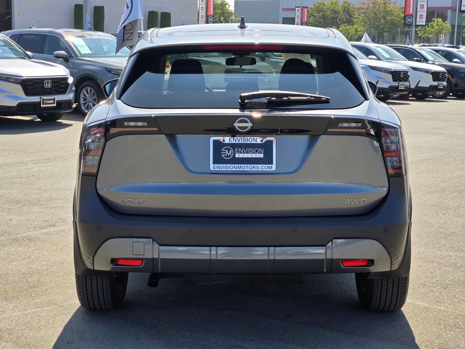 Used 2025 Nissan Kicks SV AWD/4WD image 6