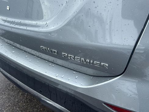 Used 2023 Chevrolet Equinox Premier image 6