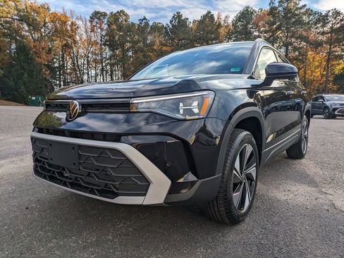 New 2026 Volkswagen Taos SE image 8