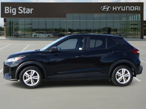 Used 2022 Nissan Kicks S image 2