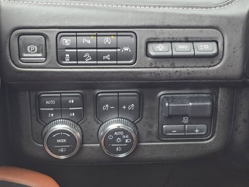 Used 2023 GMC Yukon XL Denali Ultimate image 26