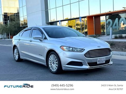 Used 2016 Ford Fusion SE image 1