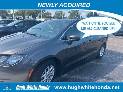 Used 2018 Chrysler Pacifica LX FWD image 1