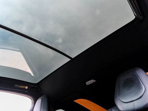 Used 2018 Tesla Model X 75D image 5