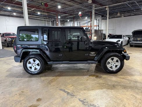 Used 2011 Jeep Wrangler Unlimited Sahara w/ Connectivity Group AWD/4WD image 4
