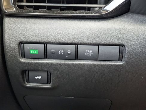 Used 2025 Nissan Sentra SV FWD image 22