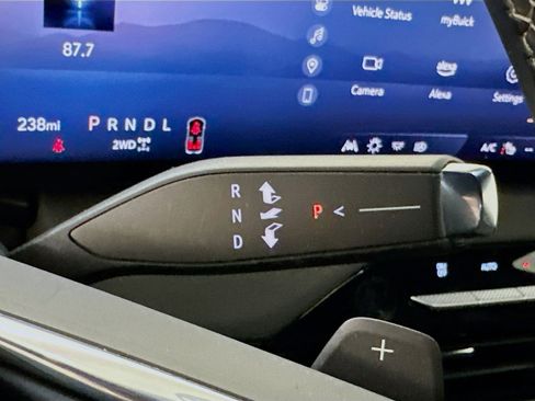 Used 2025 Buick Enclave Preferred image 25