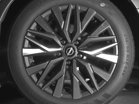Used 2025 Nissan Altima 2.5 SV FWD image 14