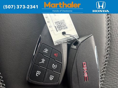 Used 2025 GMC Yukon XL Denali image 28