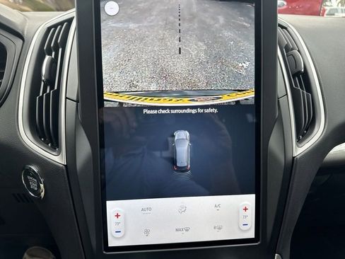 New 2024 Ford Edge SE w/ Black Appearance Package image 9