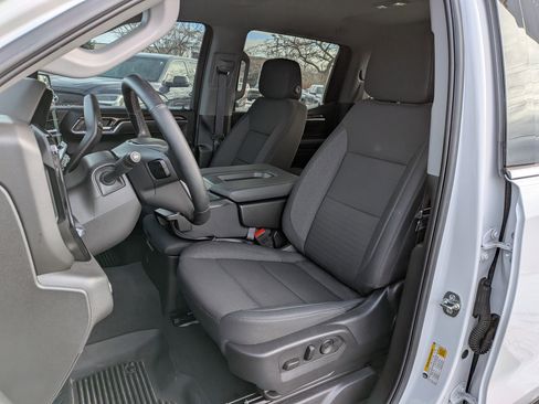 Used 2025 GMC Sierra 1500 SLE image 16