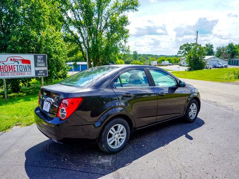 Used 2014 Chevrolet Sonic LT image 3