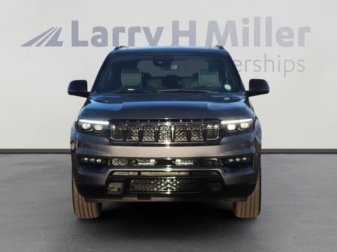Used 2025 Jeep Grand Wagoneer Series II Obsidian w/ Quick Order Packagew 28T image 9