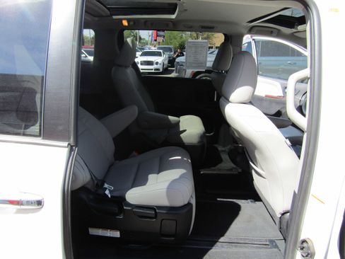 Used 2019 Toyota Sienna Limited FWD image 13