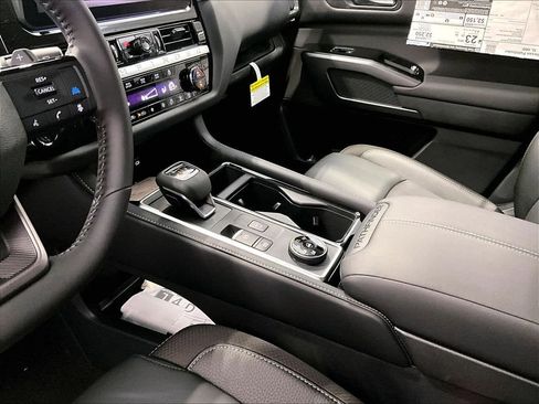 New 2026 Nissan Pathfinder SL AWD/4WD image 8