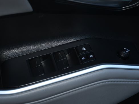 Used 2022 Toyota Highlander XLE image 11