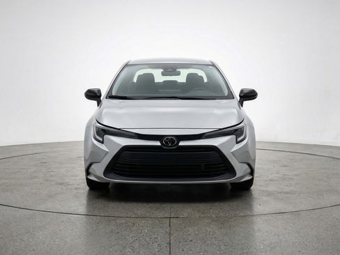 Used 2025 Toyota Corolla LE image 2