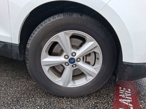 Used 2021 Ford Edge SE FWD image 4